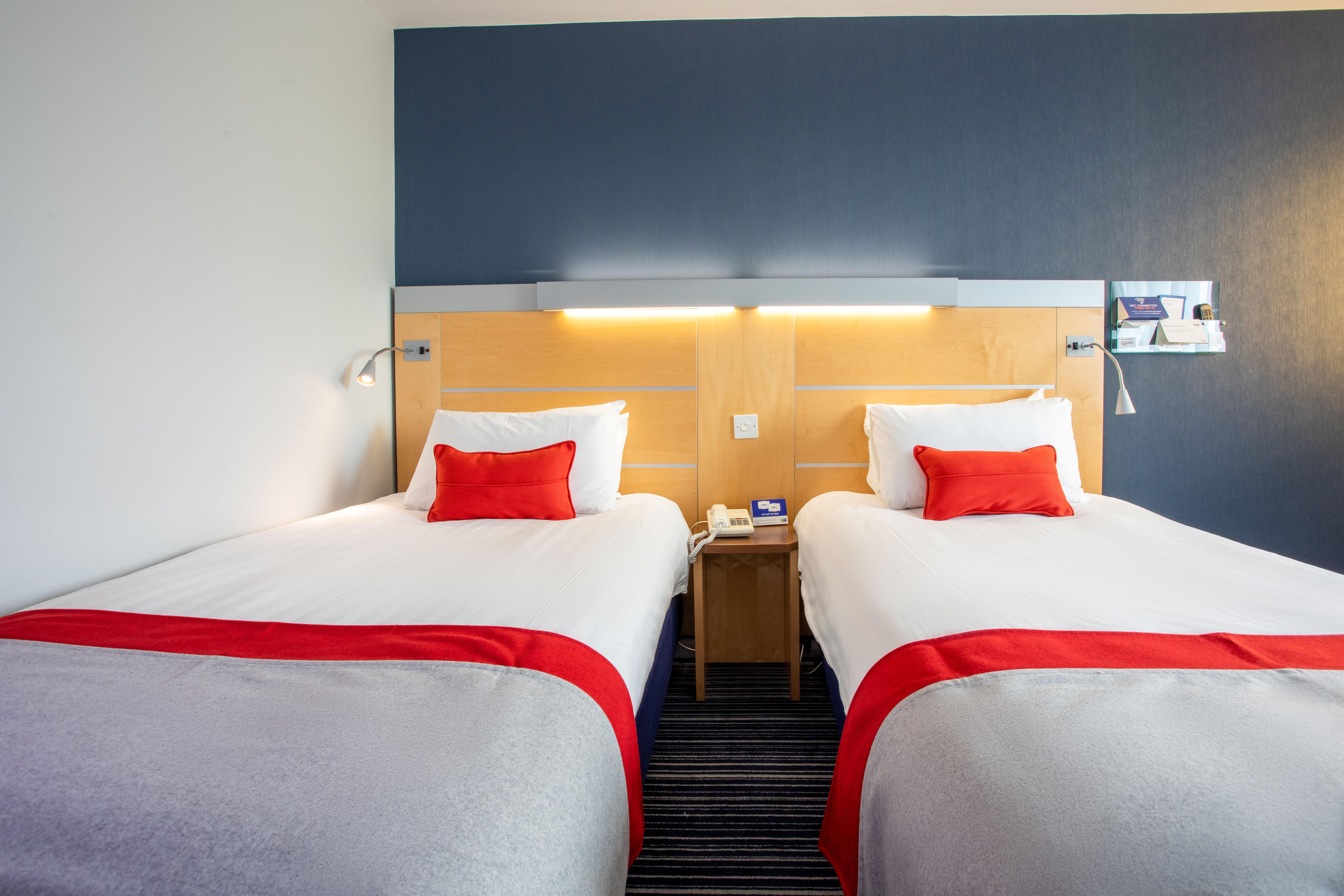 Holiday Inn Express Dunfermline By Ihg Eksteriør bilde