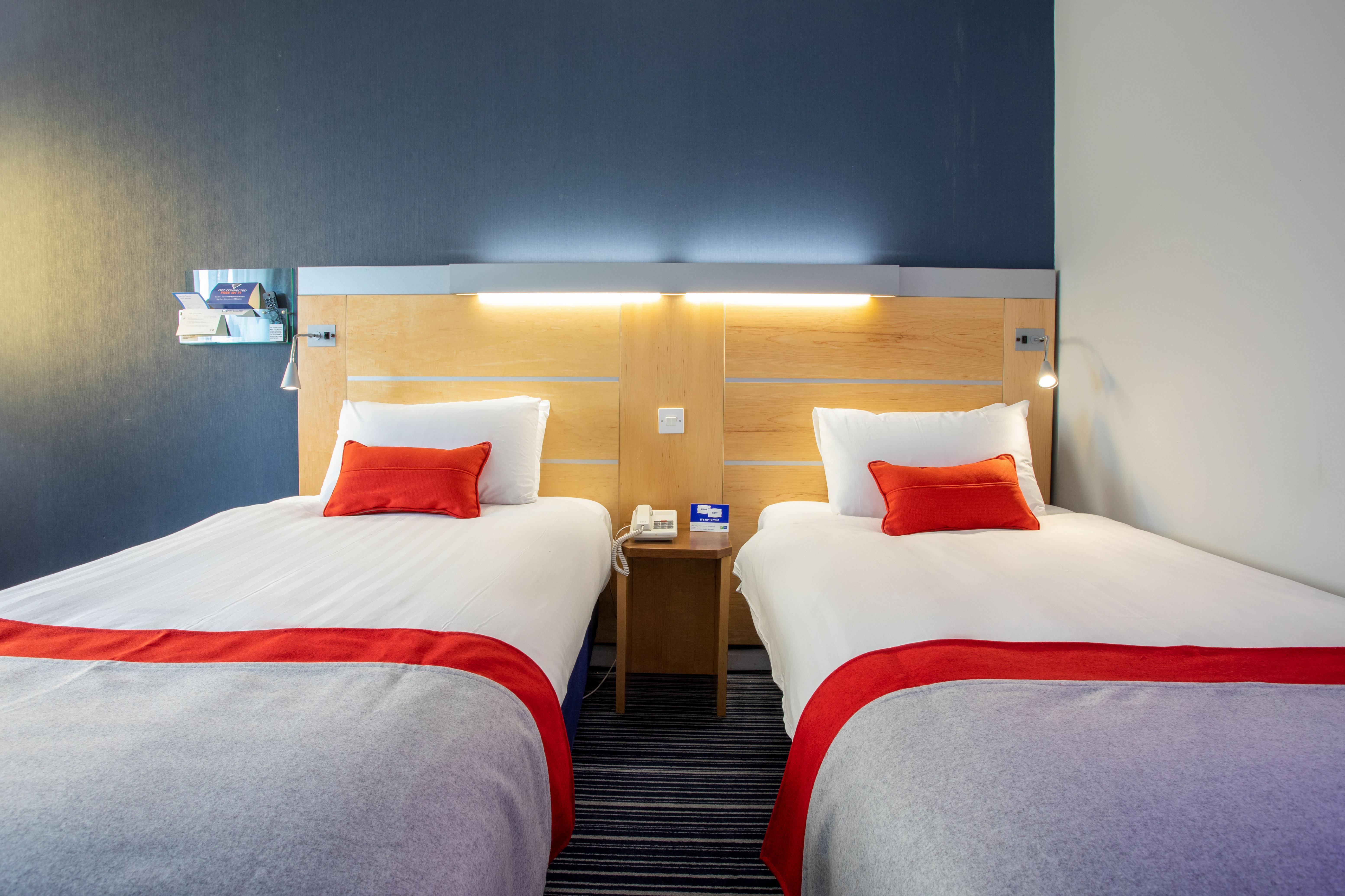 Holiday Inn Express Dunfermline By Ihg Eksteriør bilde