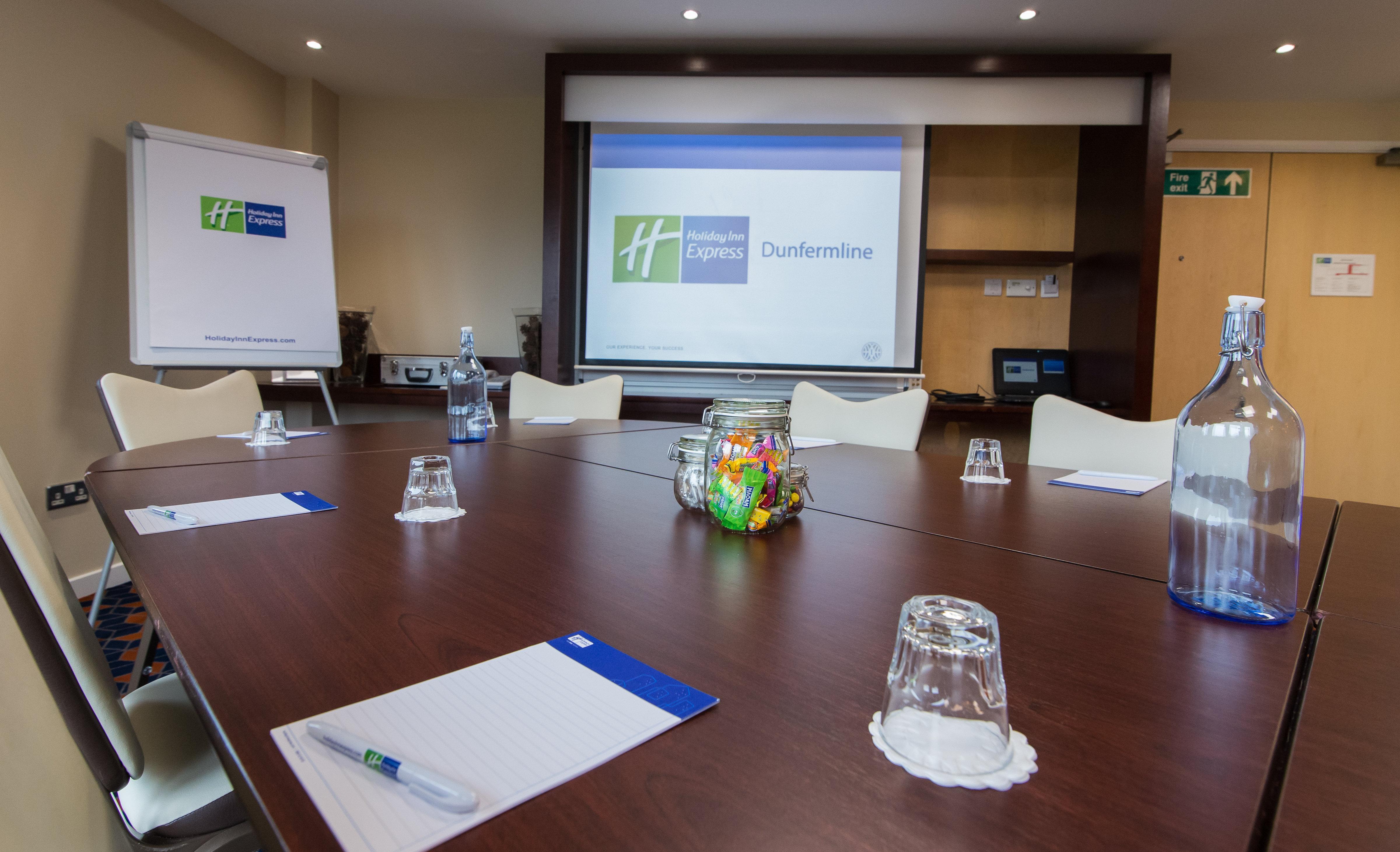 Holiday Inn Express Dunfermline By Ihg Eksteriør bilde
