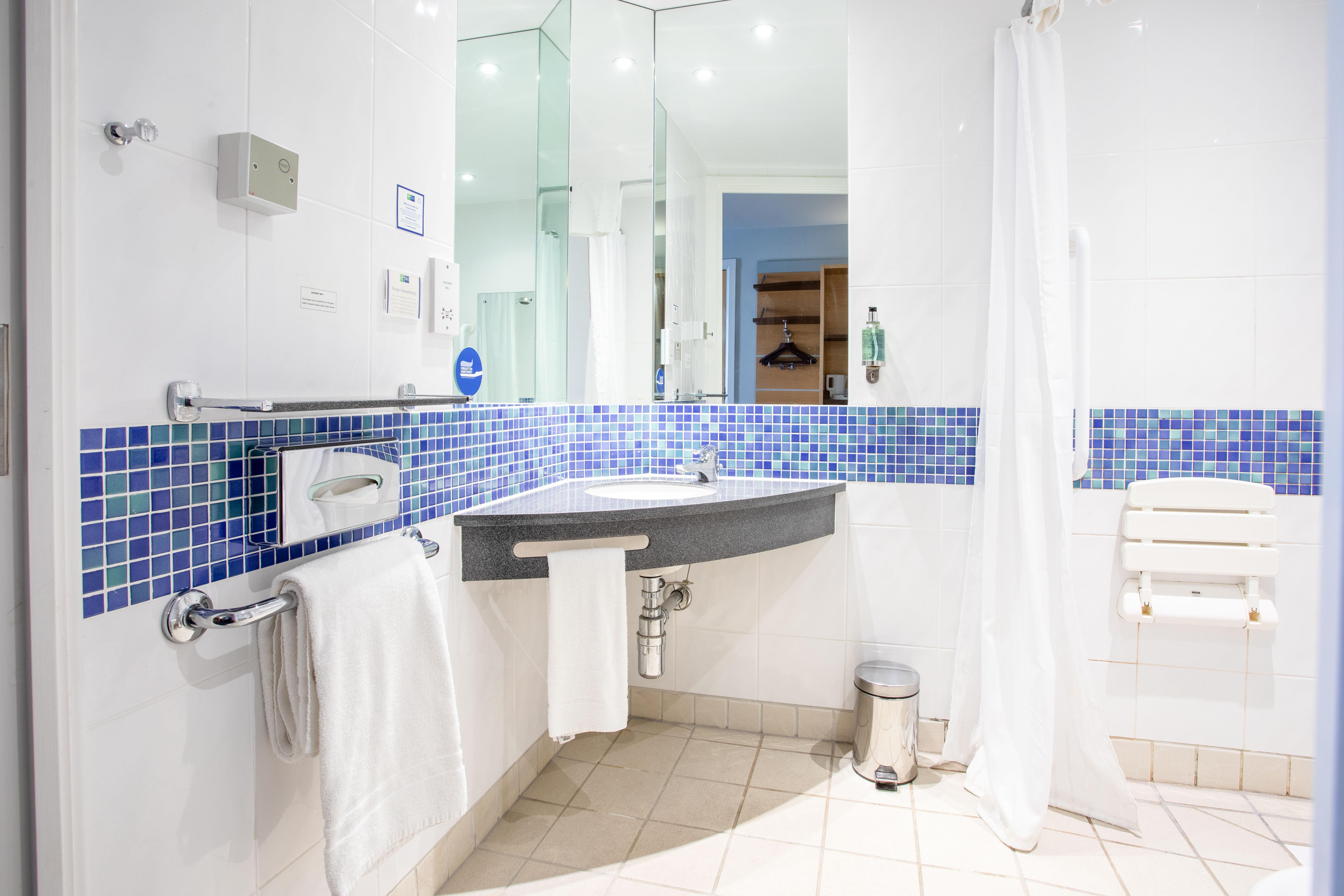 Holiday Inn Express Dunfermline By Ihg Eksteriør bilde