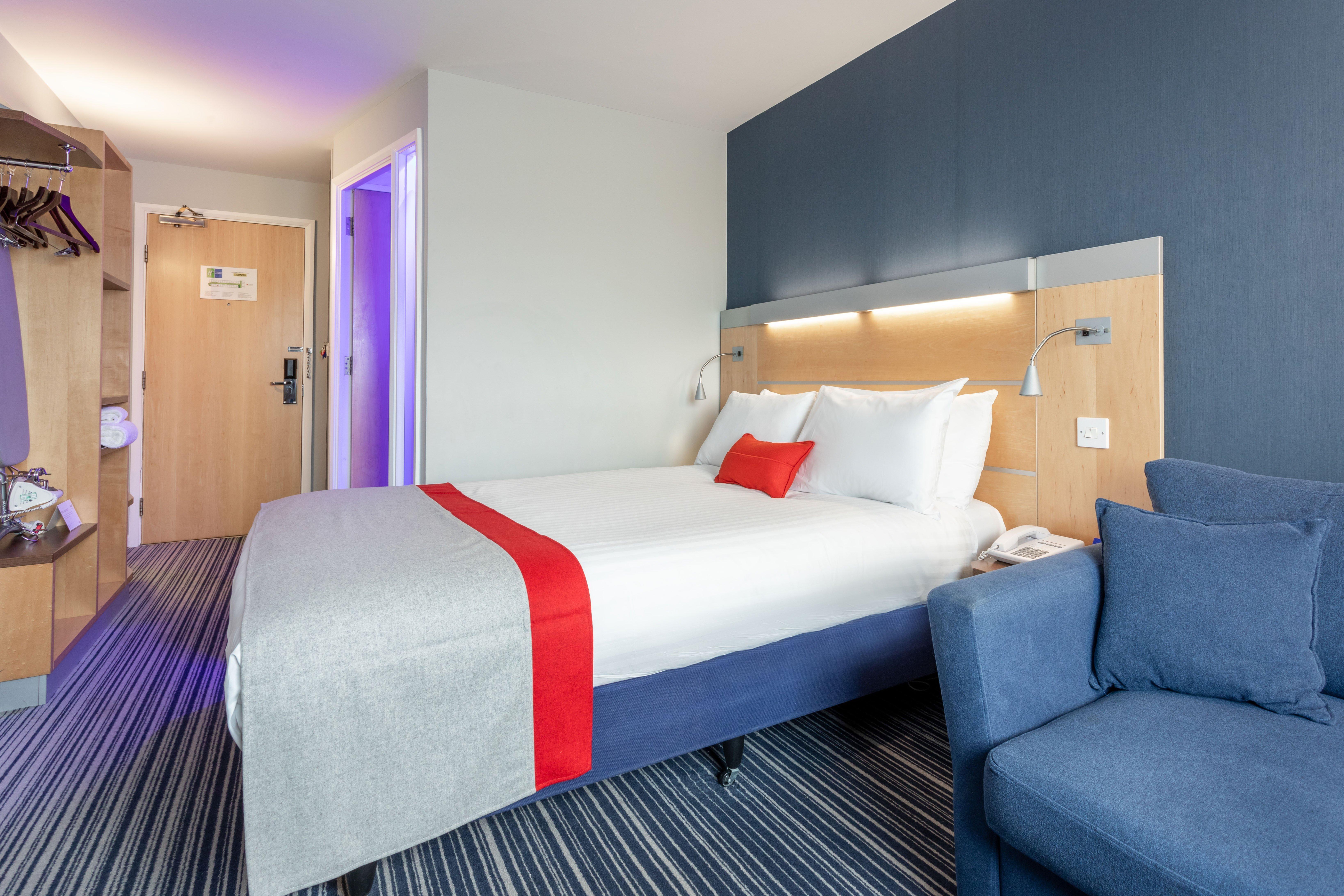 Holiday Inn Express Dunfermline By Ihg Eksteriør bilde