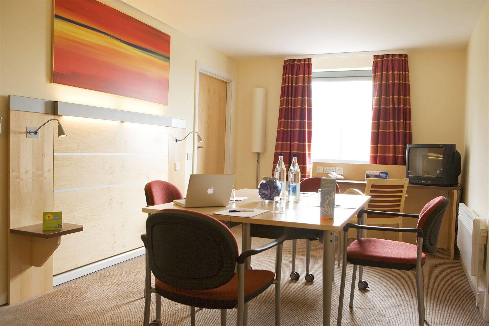 Holiday Inn Express Dunfermline By Ihg Eksteriør bilde